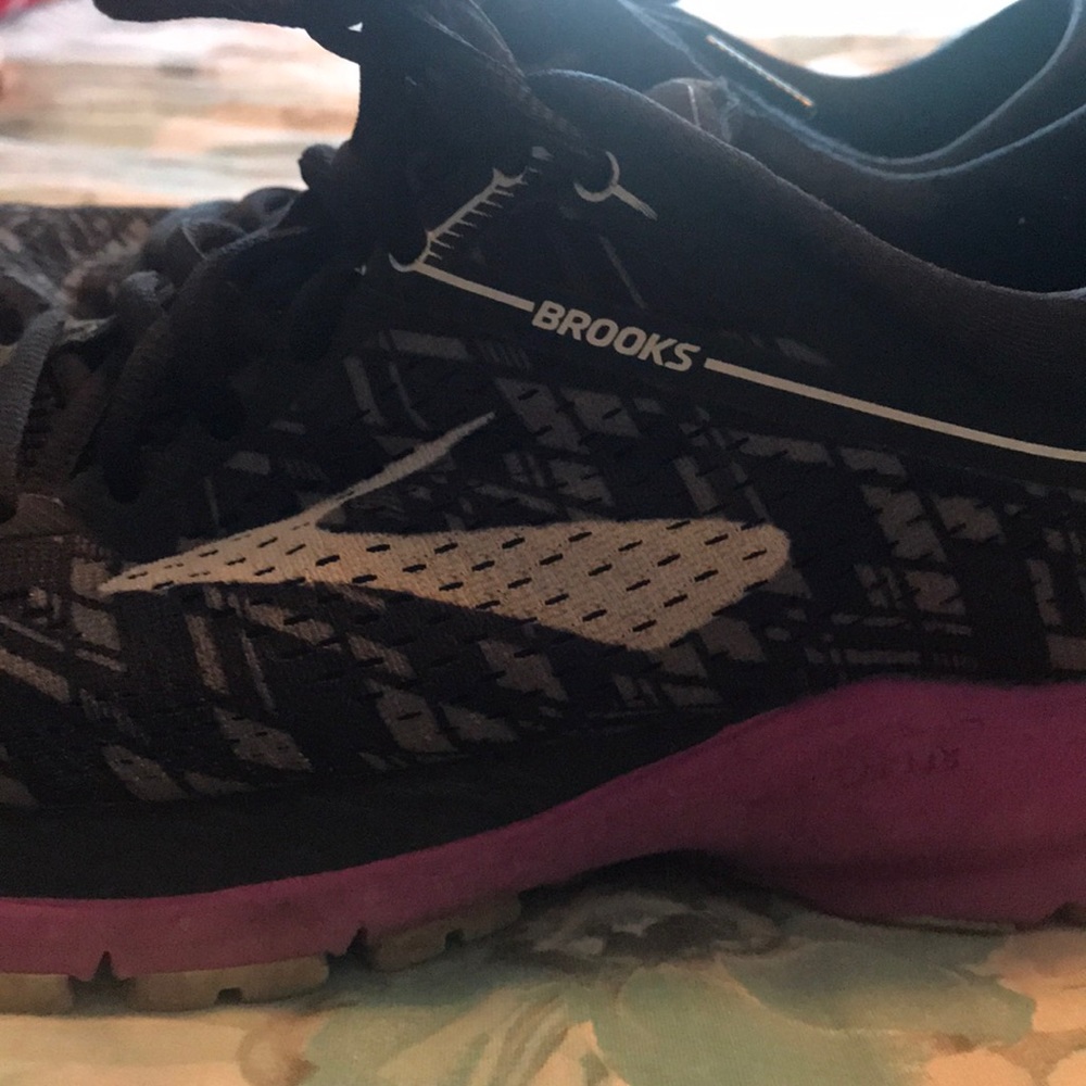 Brooks Tennis Shoes